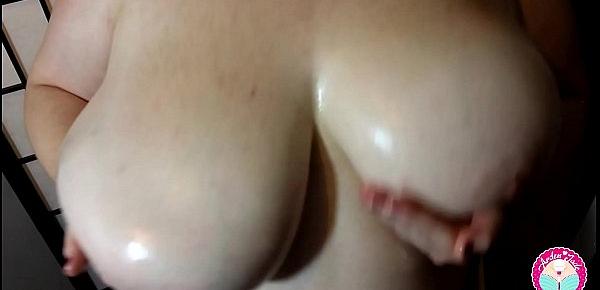 Huge Oily Tits Bouncing and Clapping